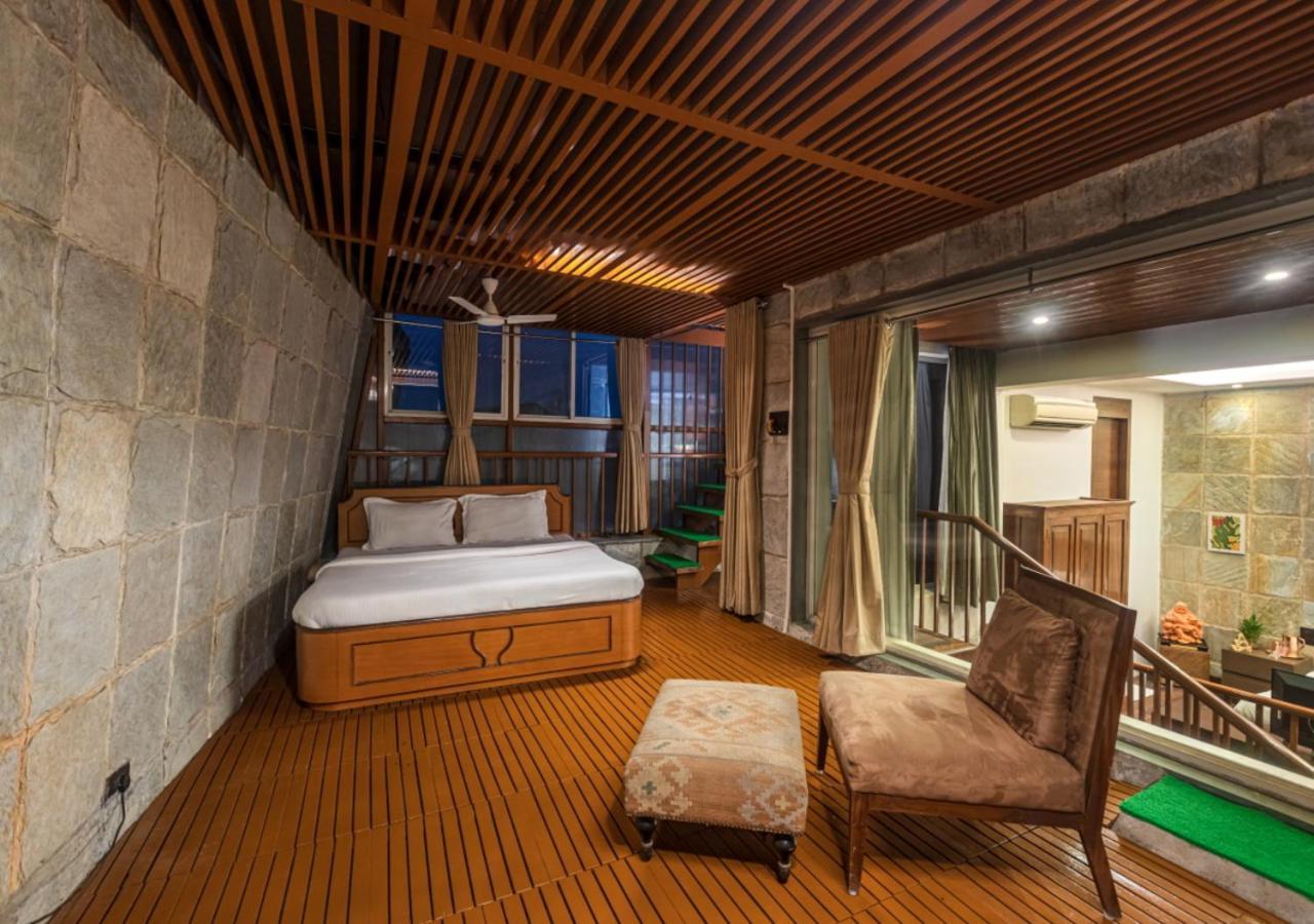 Saffronstays Urja, Lonavala - Private Villa With 2 Pools, Spa Room, Private Elevator & Waterfall Extérieur photo